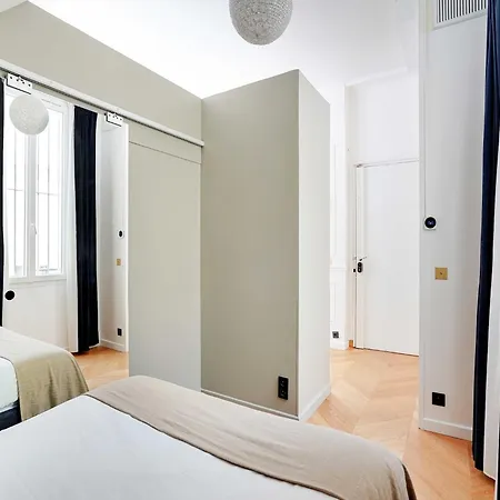 Magnificent -1br-4p- Champs-elysees Apartment Paris